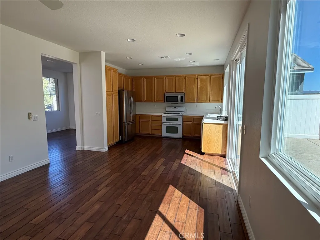 26506 Isabella, Canyon Country, California 91351 home-pic-7